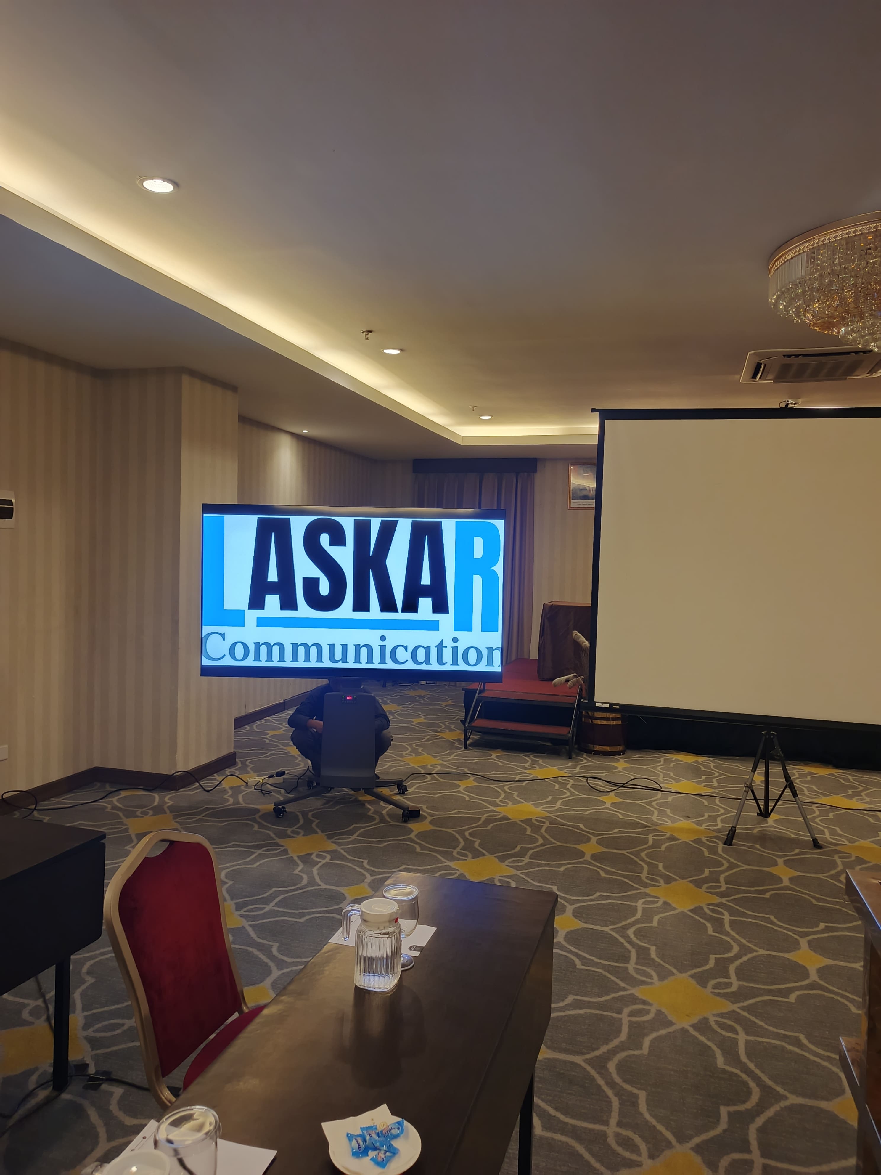 Sewa TV LED 100 Inch